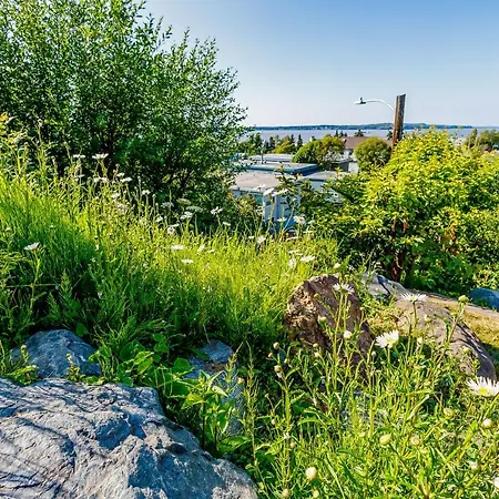 Villa Downtown Contemporary Cove